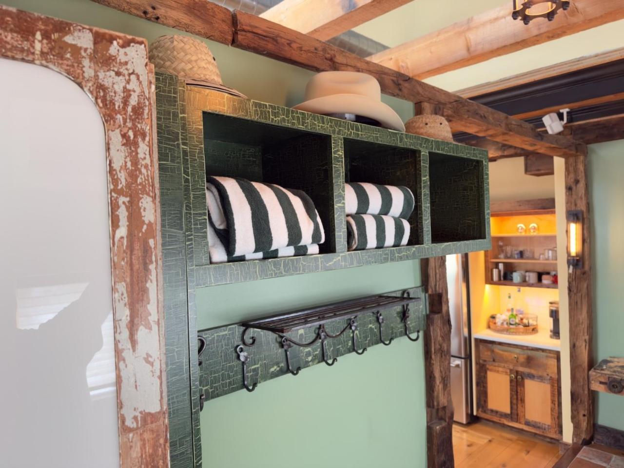 فندق Magical Post And Beam Loft Downtown Newport! المظهر الخارجي الصورة