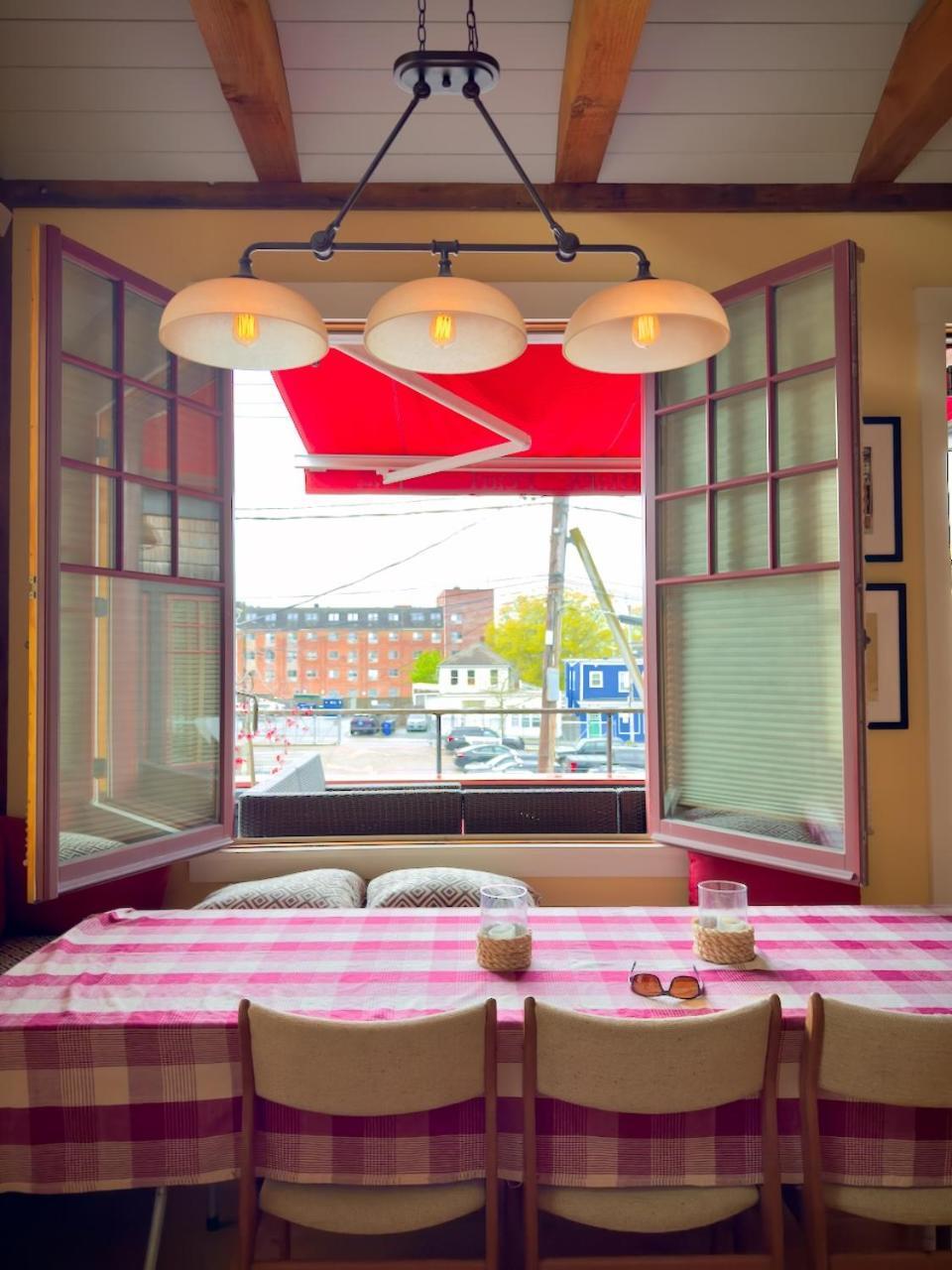 فندق Magical Post And Beam Loft Downtown Newport! المظهر الخارجي الصورة