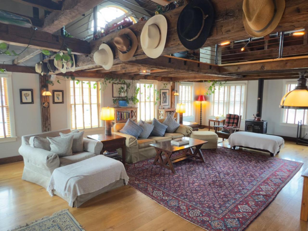 فندق Magical Post And Beam Loft Downtown Newport! المظهر الخارجي الصورة