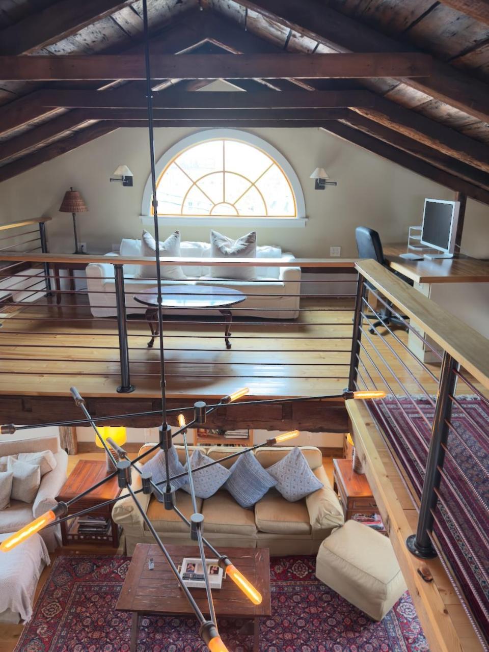 فندق Magical Post And Beam Loft Downtown Newport! المظهر الخارجي الصورة