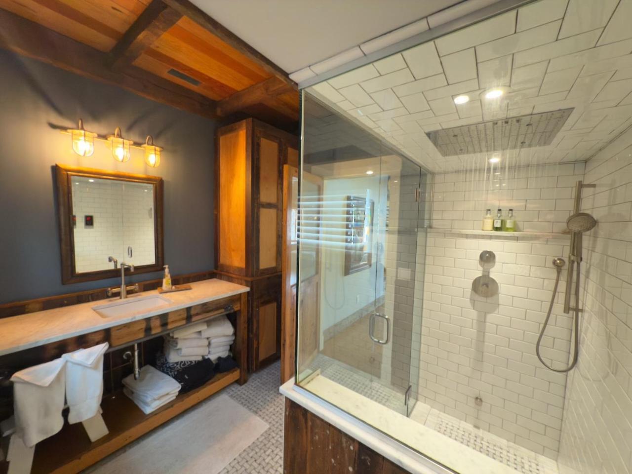 فندق Magical Post And Beam Loft Downtown Newport! المظهر الخارجي الصورة