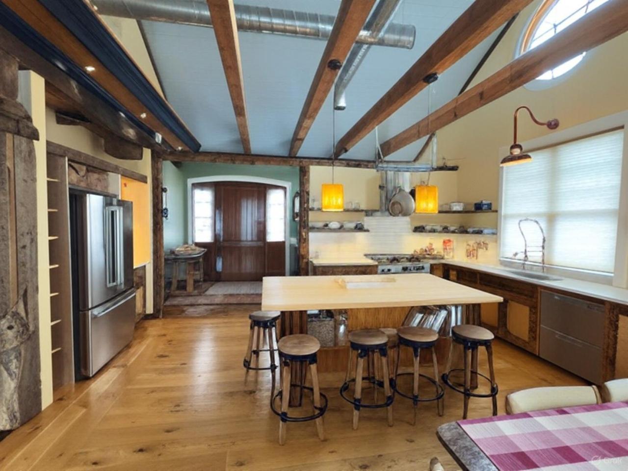 فندق Magical Post And Beam Loft Downtown Newport! المظهر الخارجي الصورة